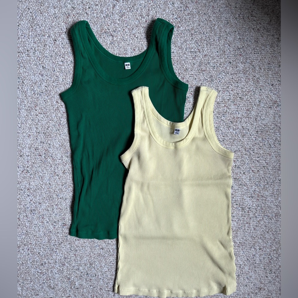 2 Pack Uniqlo Ribbed Rank Tops